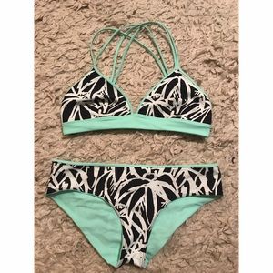 Reversible Lululemon Bikini - Black & White/Aqua