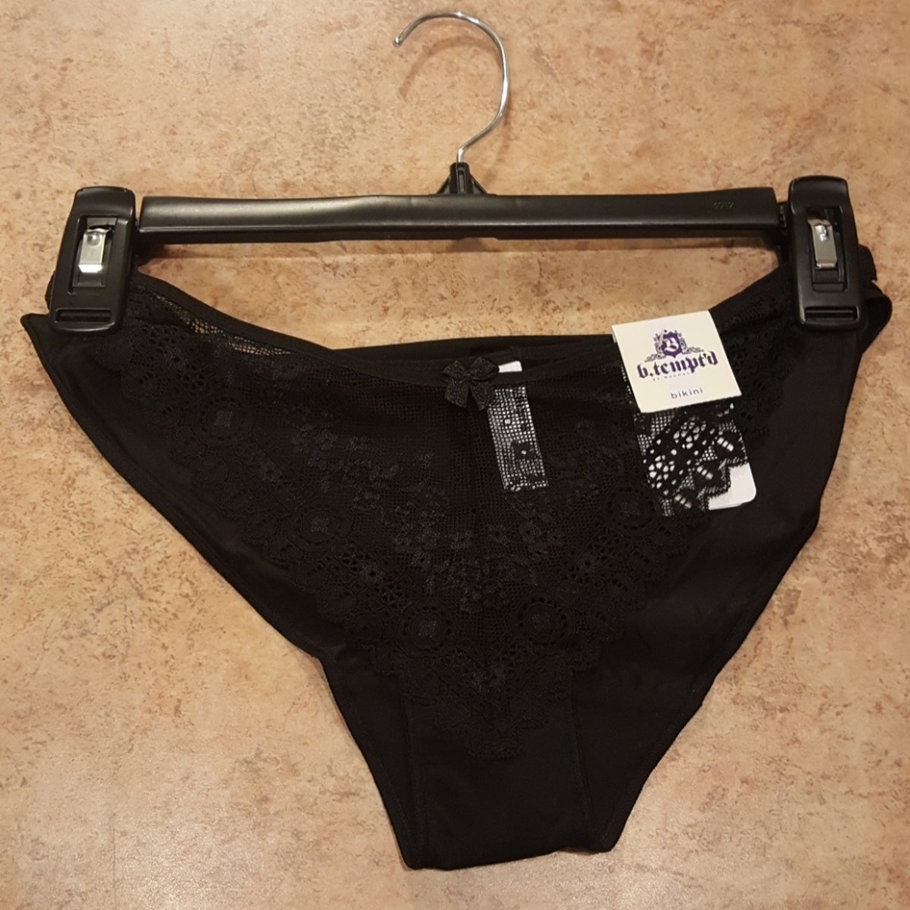 B.tempted black lace panty 6-Medium NWT 978143B116