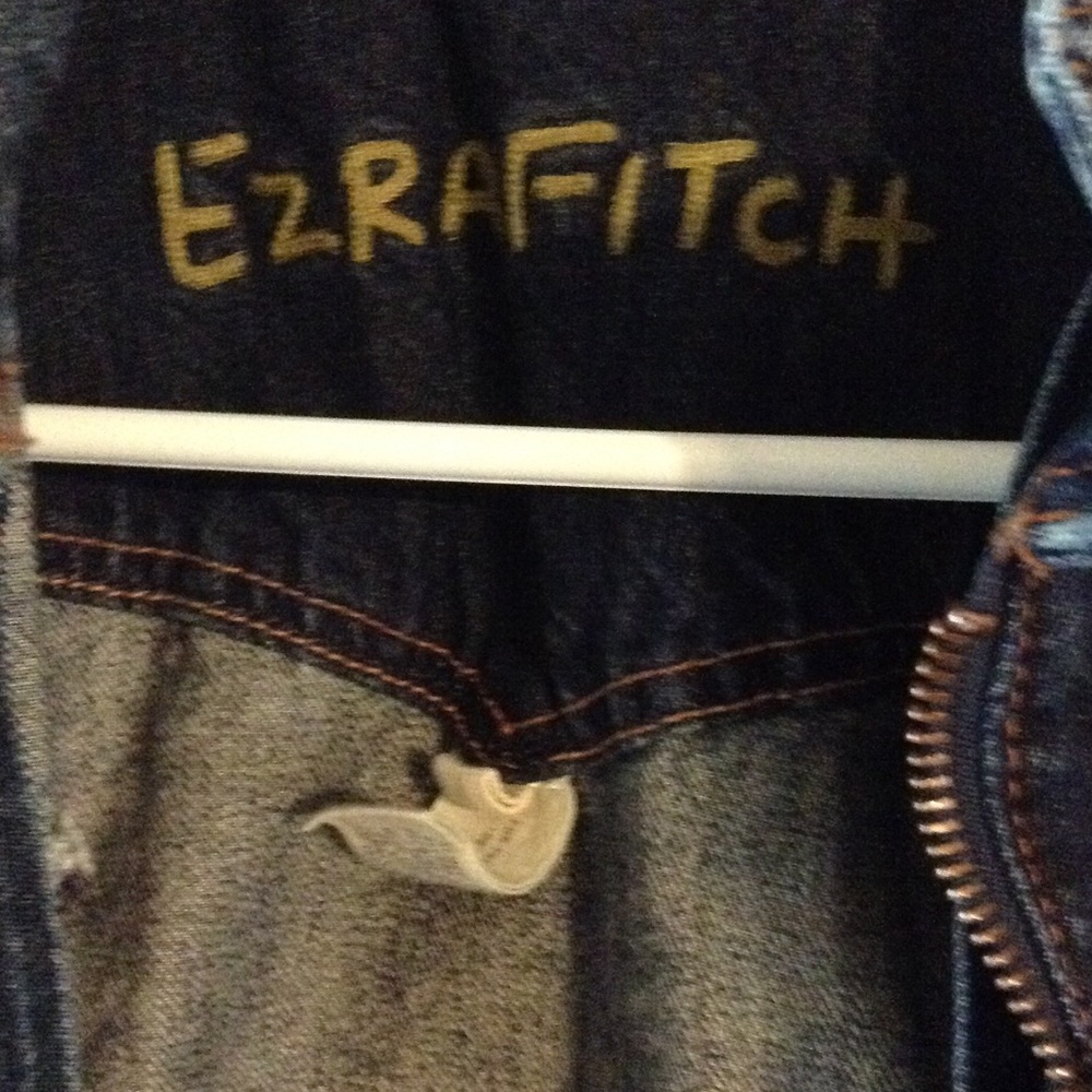 Distressed jean jacket - Picture 3 of 6