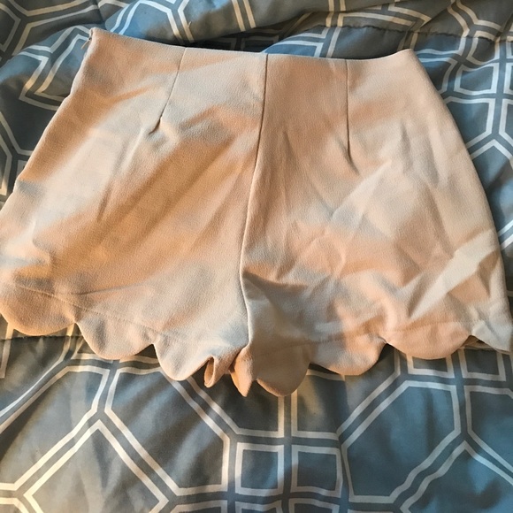 Scalloped shorts - Picture 2 of 2