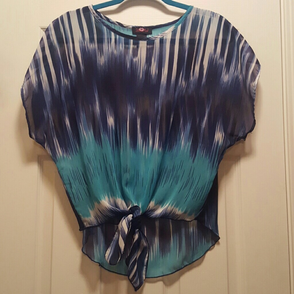 Beautiful sheer top!