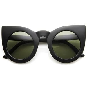 Matte black cat eye sunnies