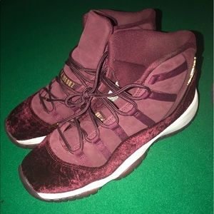 Maroon velvet 11s