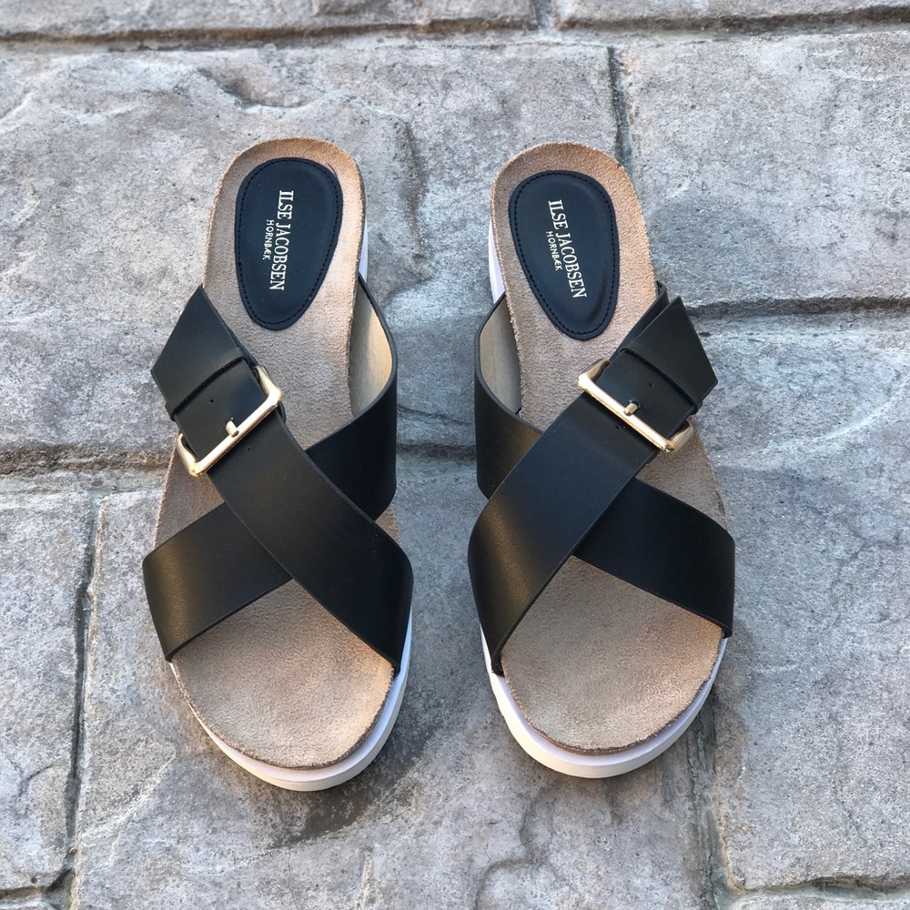 Distressed Oversized Buckle Lug Sole Sandals - Picture 2 of 8