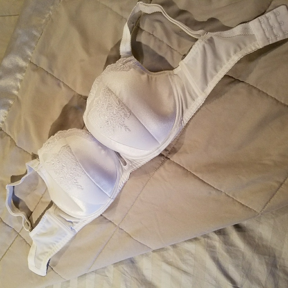 34H Lacy Embellished Bra