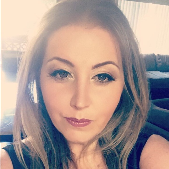 Meet your Posher, Jennifer - Picture 1 of 1