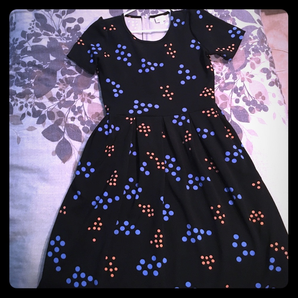 LuLa Roe Amelia - women's large