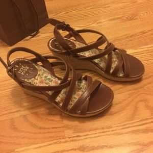 Hot Kiss Wedges