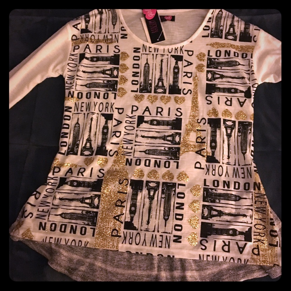 Long Sleeved Gold Heart City Graphic Shirt 😍