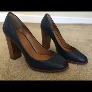 Banana republic US 7 1/2 pump