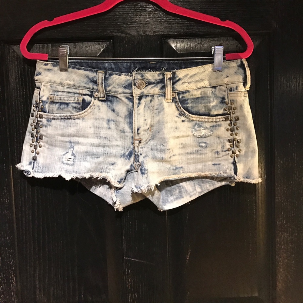 American Eagle Light Destroyed Stud Shorts Size 4