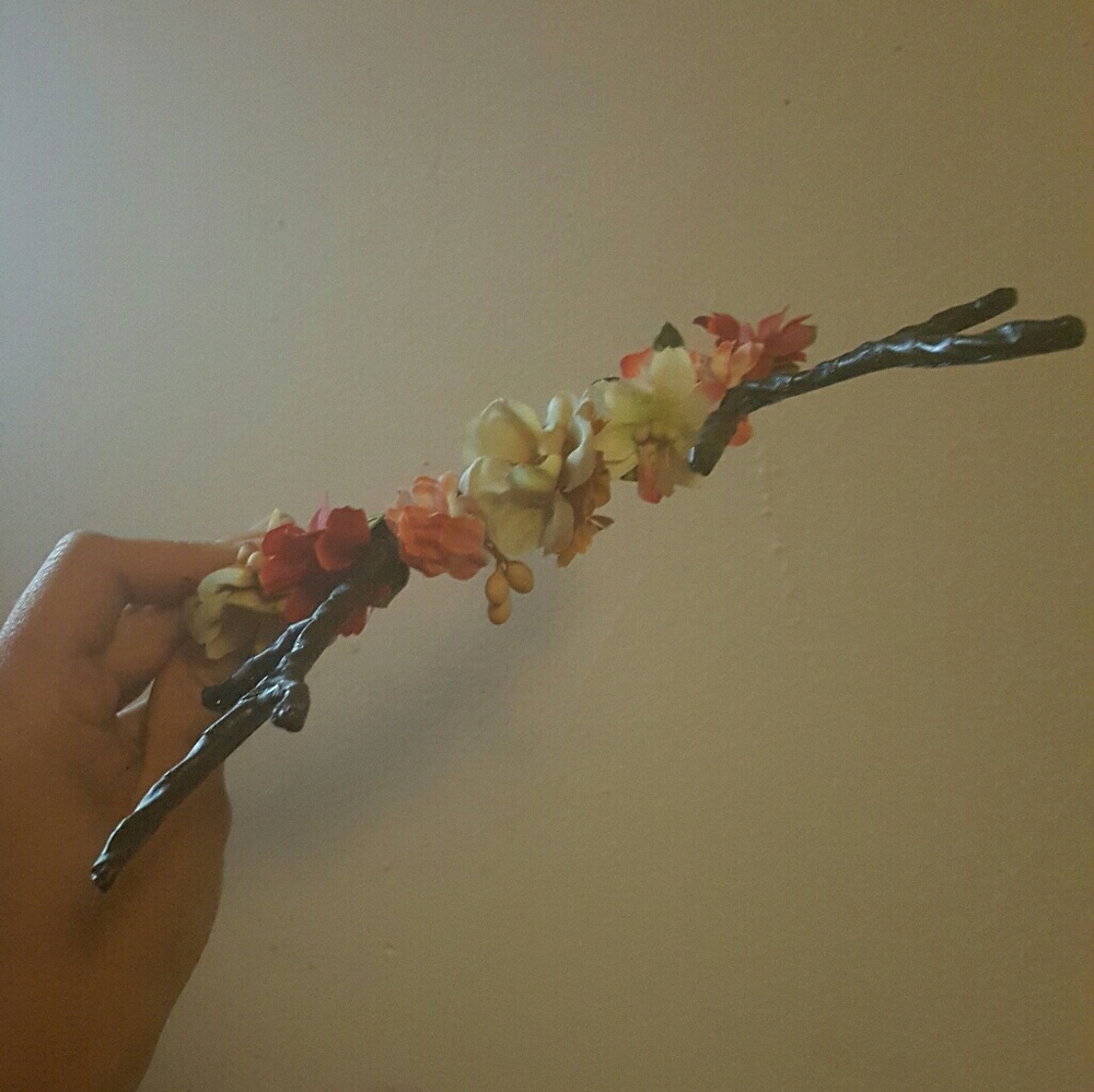 ❌❌SOLD❌❌Antler and flower headband - Picture 2 of 2