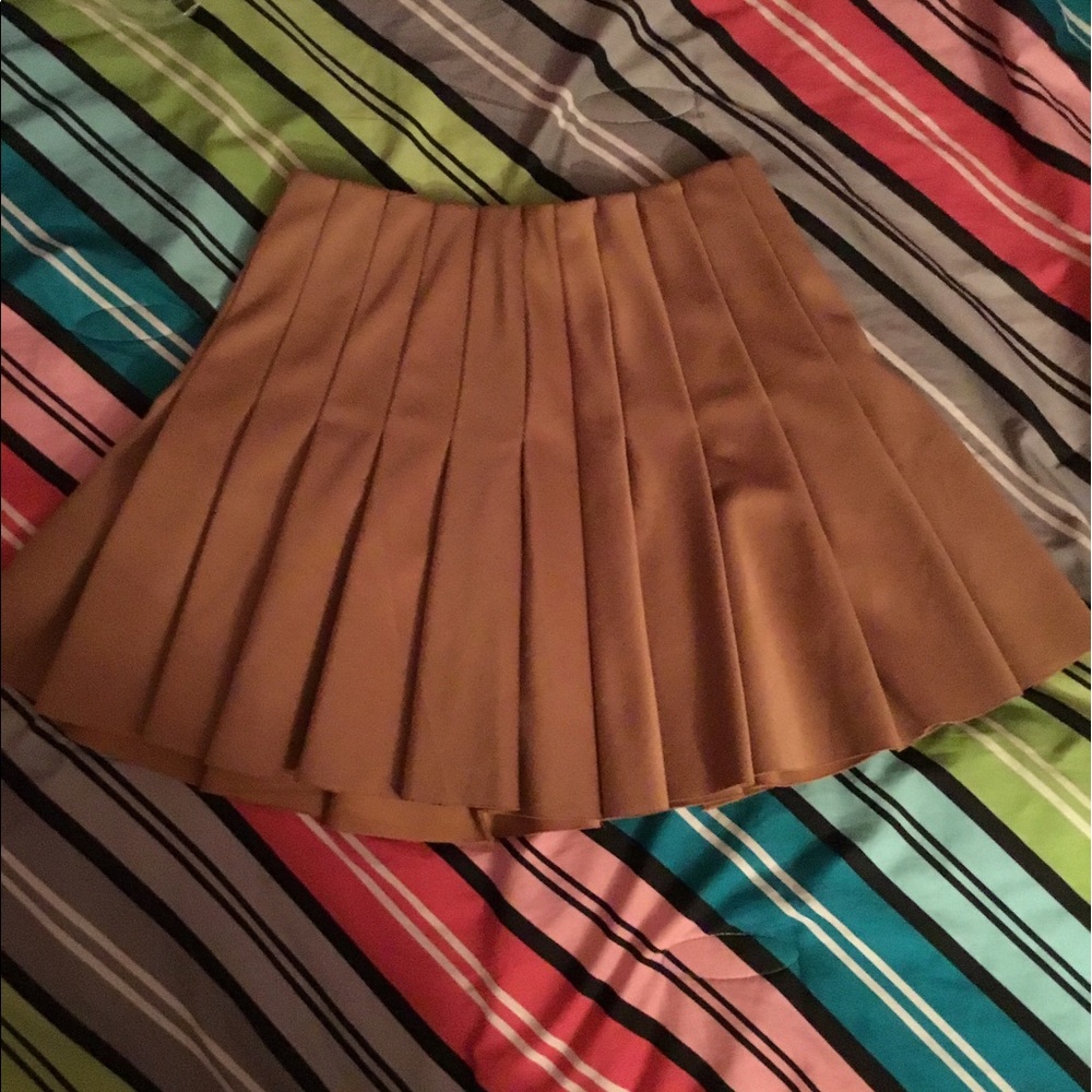 Pleated khaki mini skirt