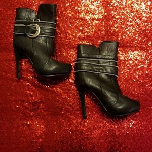 🔴 3 for $15 SALE  Black Zipper booties