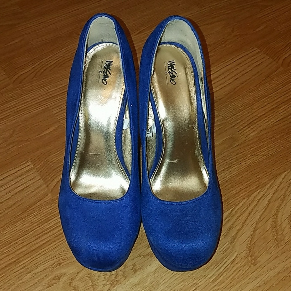Size 7. 5 royal blue heels