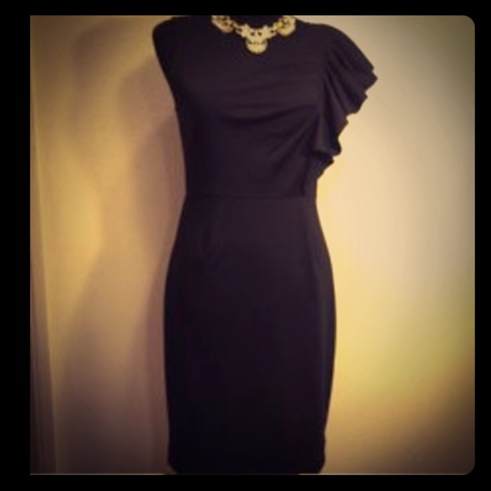 Great banana republic dress with ruffle detailing