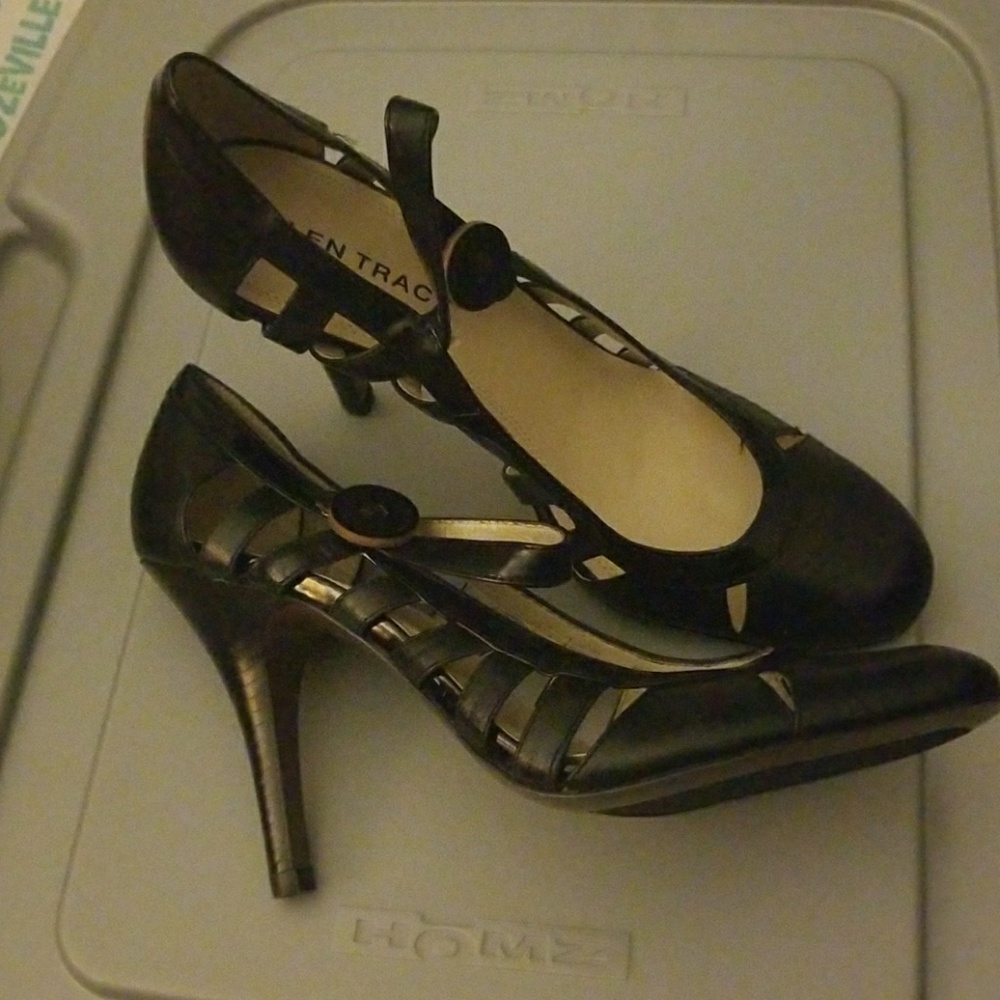 Size 8 1/2 Ellen Tracy heels(NEW)