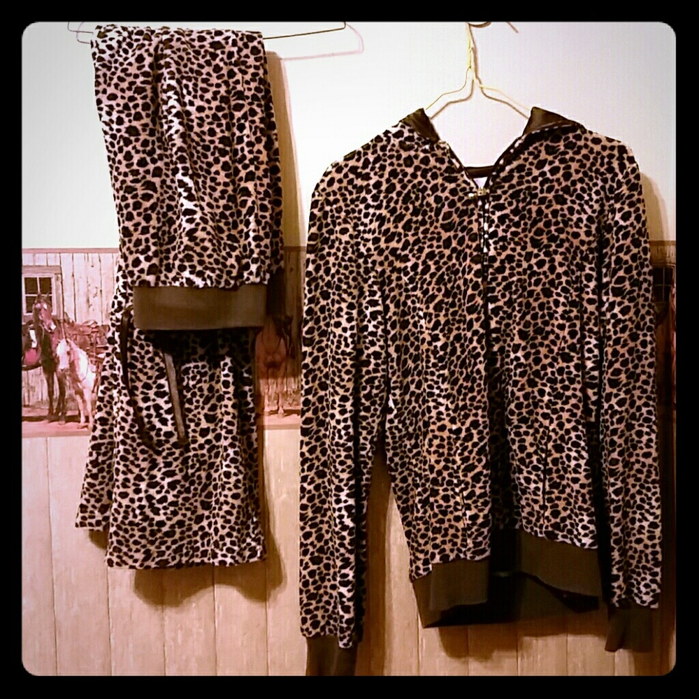 Cheetah print sweatsuit