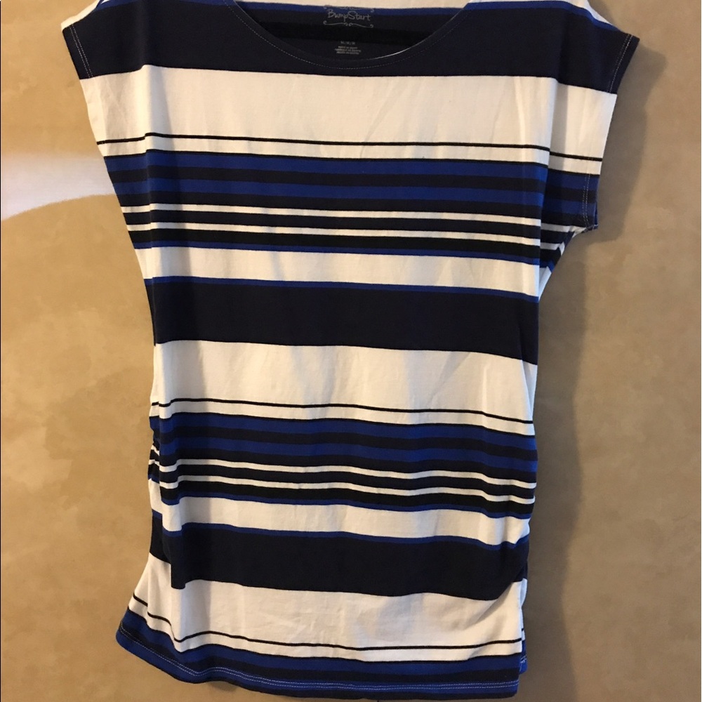 Motherhood Maternity sleeveless form fitting shirt