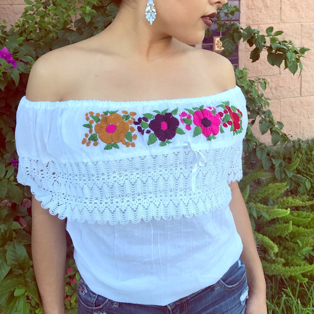 Lace Floral Embroidered Off-Shoulder Top Campesina - Picture 2 of 4