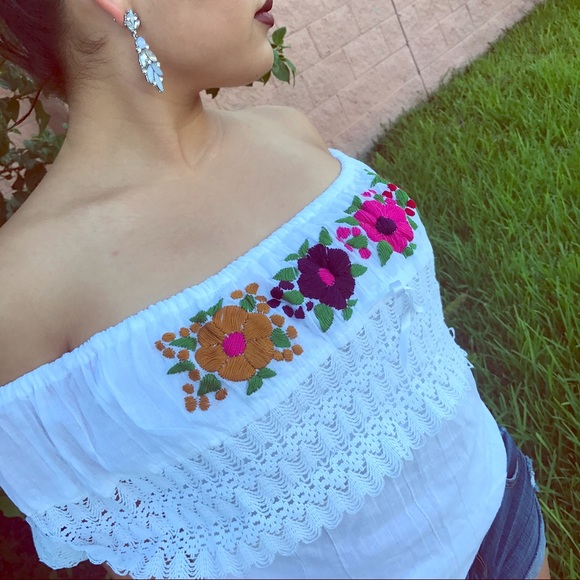 Lace Floral Embroidered Off-Shoulder Top Campesina - Picture 4 of 4