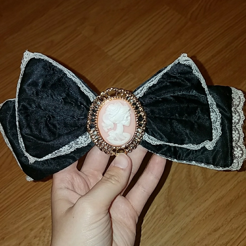 Hot topic skull hair bow
