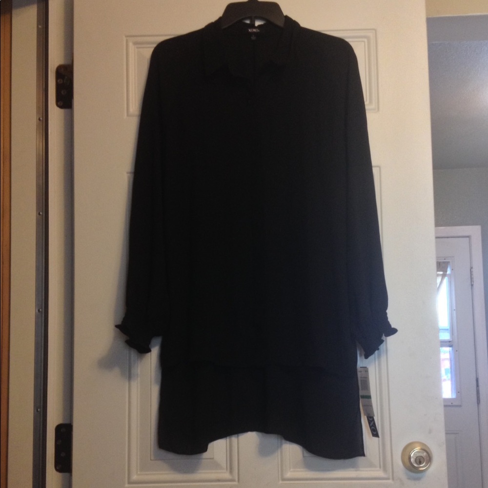 NWT Hi-Low Buttonup  Blouse with Slits on the Arms