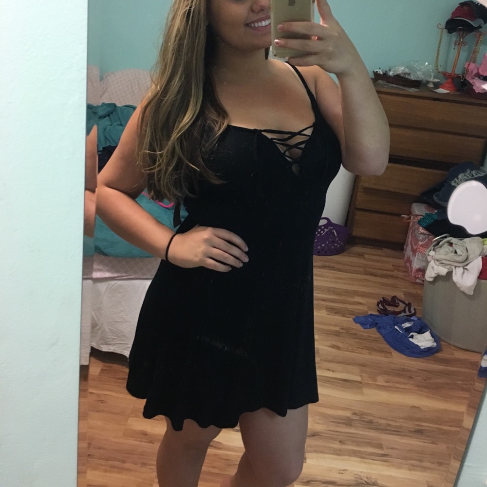 American Eagle Front tie up dress!