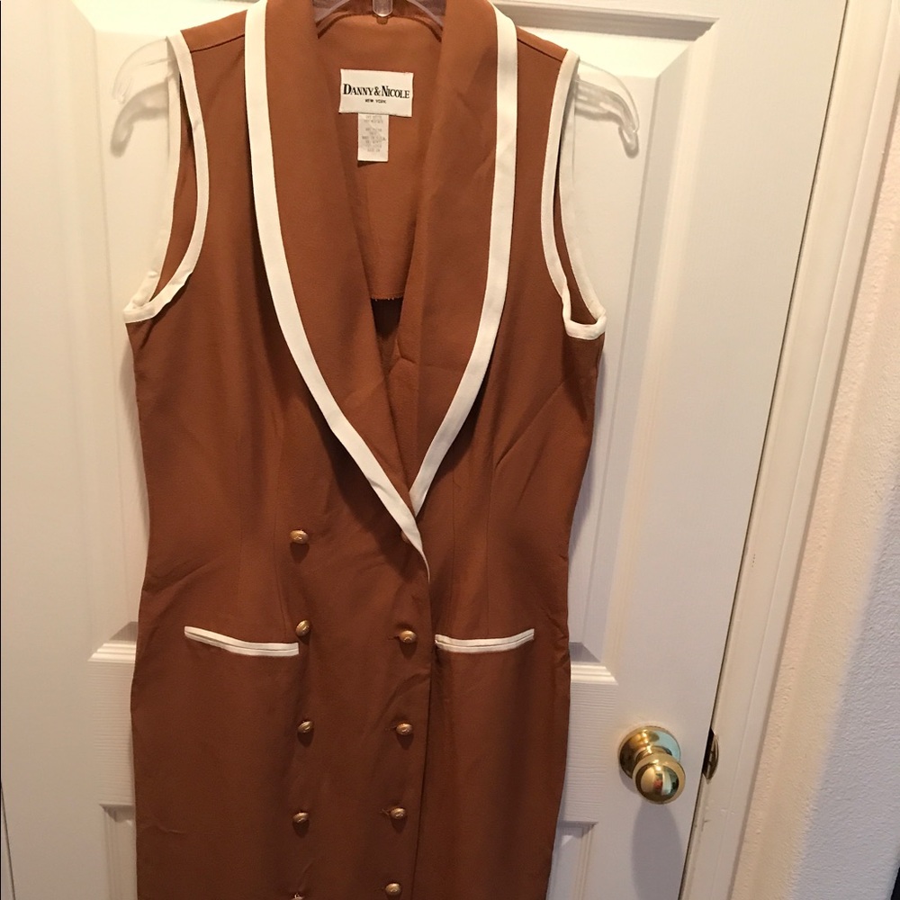 BEAUTIFUL BUTTON DOWN DRESS