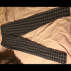 Agnes & Dora Houndstooth Leggings NWOT