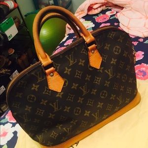 Authentic LV Alma MM
