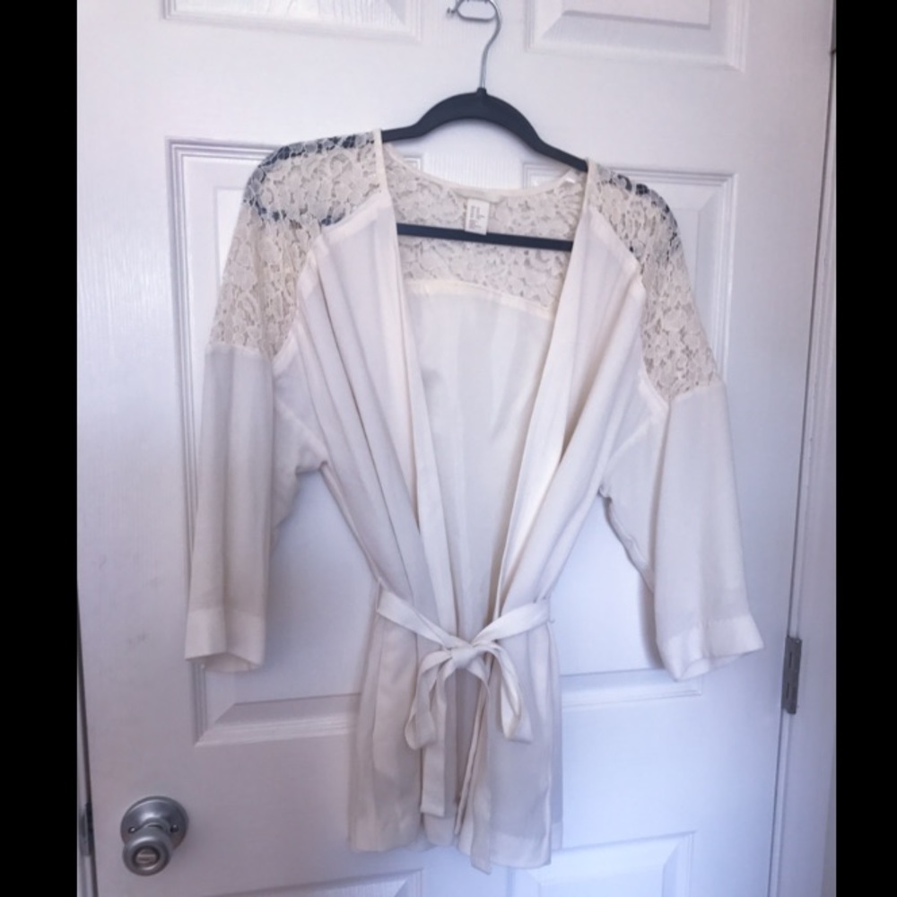 H&M Open Front- Cream - Picture 3 of 4