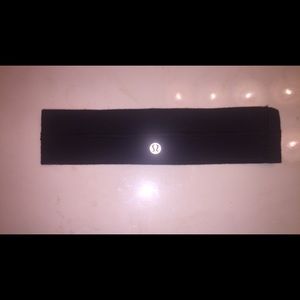 Black Lululemon headband