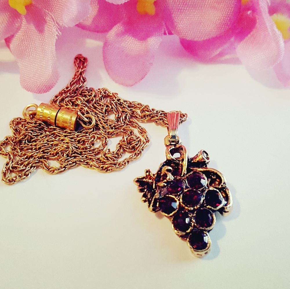 Lovely VTG Grape Necklace