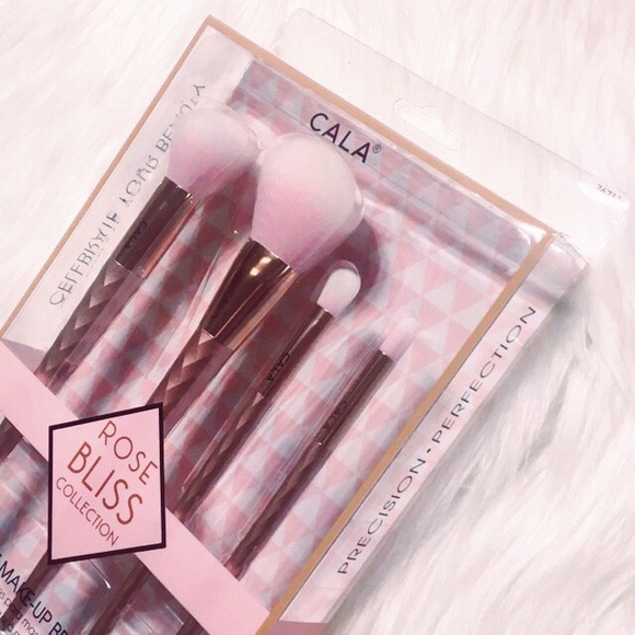 NWT Chic Rose Gold Makeup Brushes - Picture 1 of 3