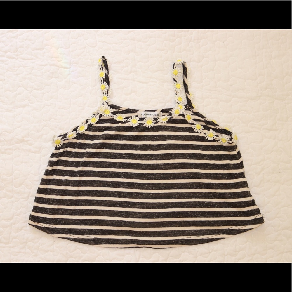 Striped crop top with daisies