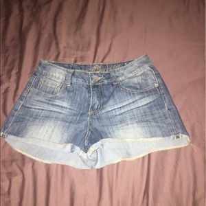 SHORTS SALE 💕 Juniors mid-waist denim shorts