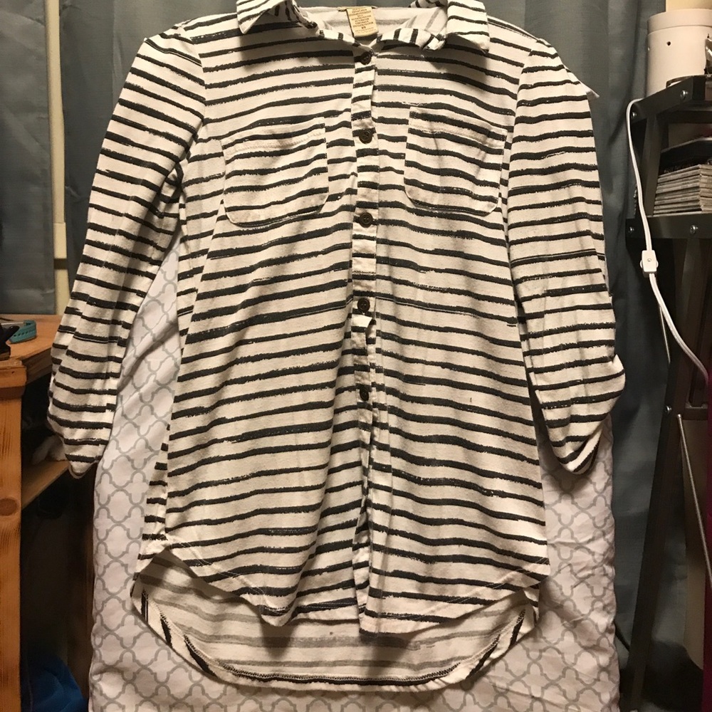 Black and white striped 3/4 sleeve button up