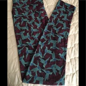 🌺BNWOT LuLaRoe Hummingbird Leggings - OS🌺