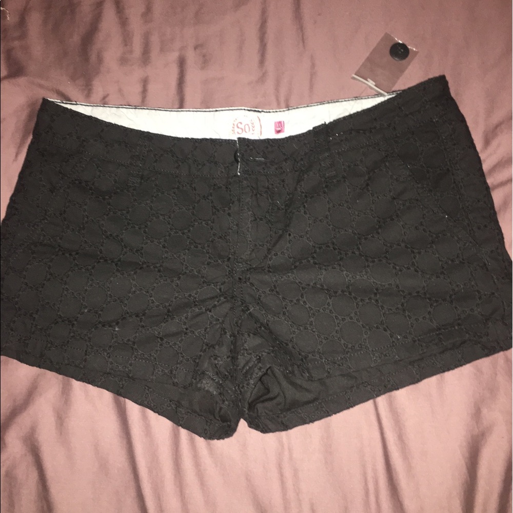 SHORTS SALE 💕 Black eyelet shorts