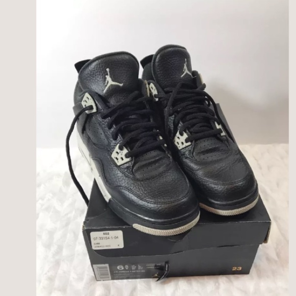 Air Jordan 4 Retro Oreos👟