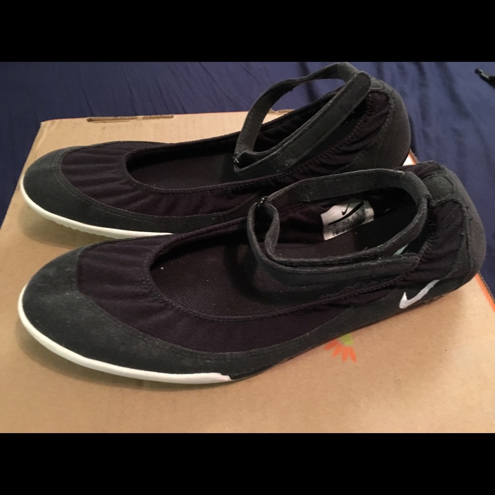 Fashion Nike flats with ankle straps