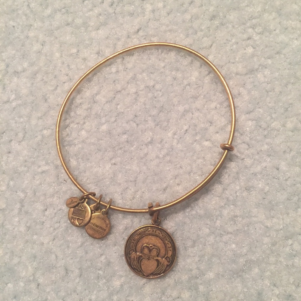 Claddagh alex and ani!