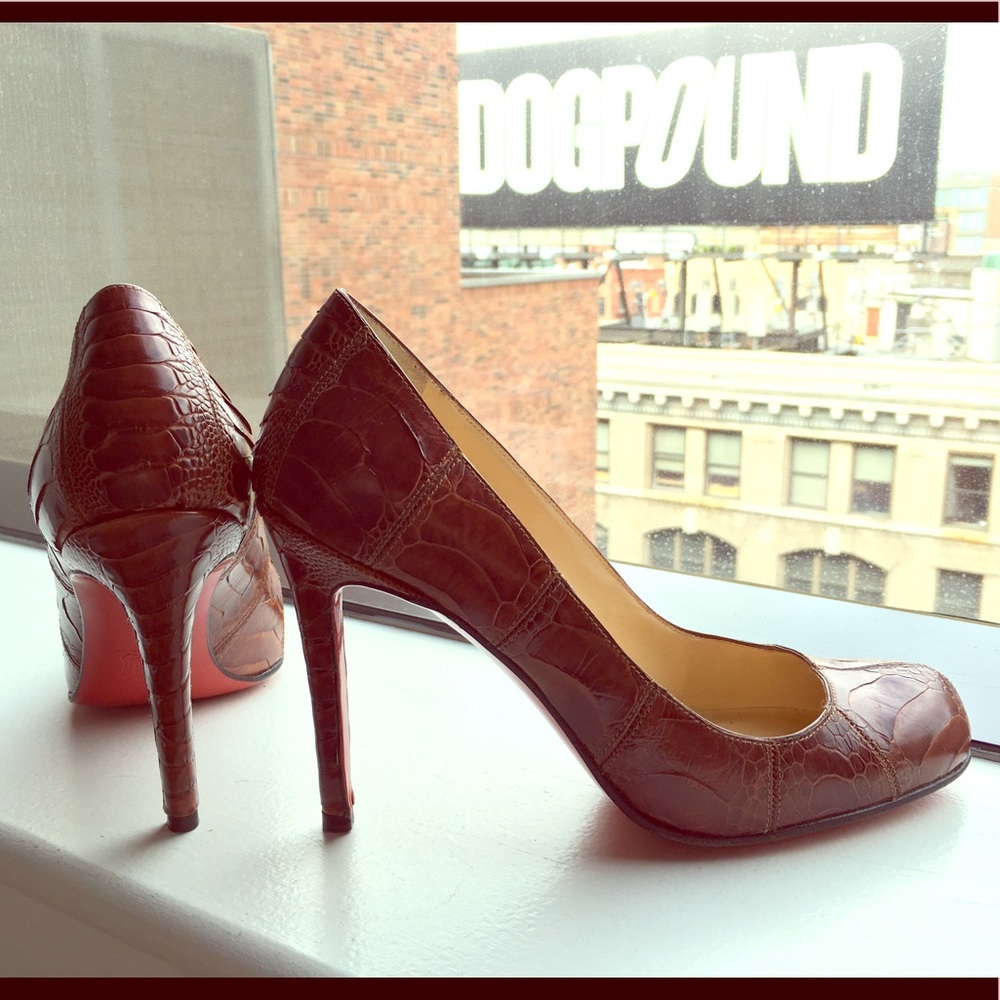 Christian Louboutin python round pump in cognac