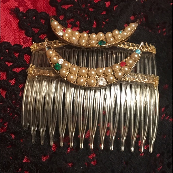 Accessories - Vintage settings Hair combs sparkly n faux pearls
