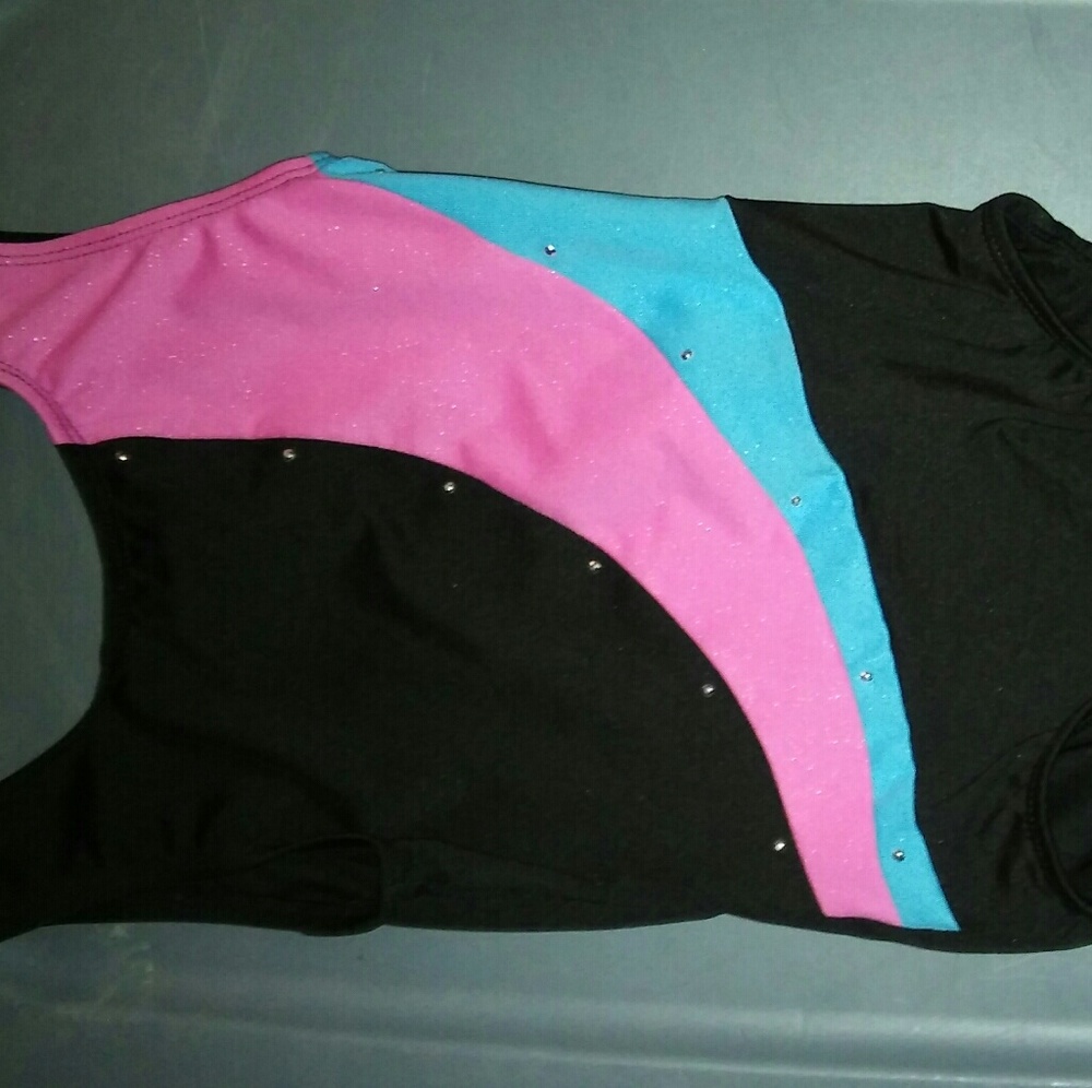 2 DANCING OUTFITS - Picture 4 of 5