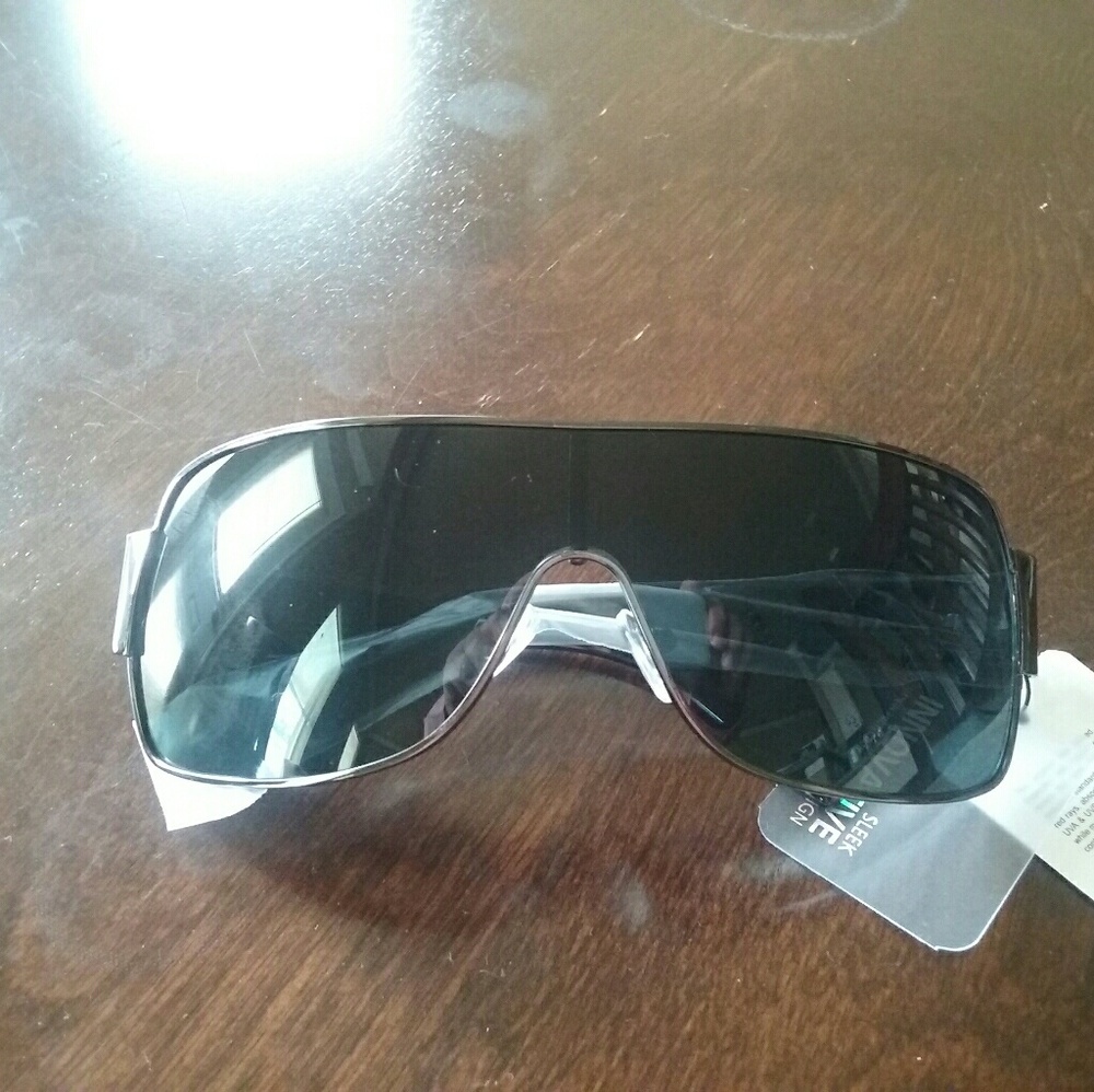 Men Khan Aviator sunglasses