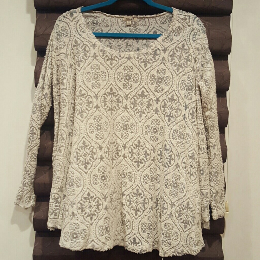 Boutique full bodied long sleeve top!