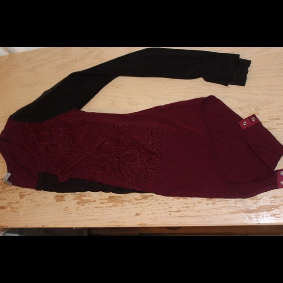 raspberry colored BODYSUIT. Black mesh sleeves - Picture 2 of 2
