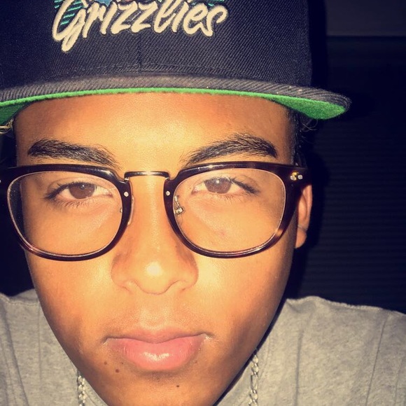 Meet your Posher, Carlos - Picture 1 of 1